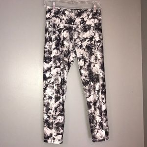 Puma Capri black/white leggings w/ side pocket